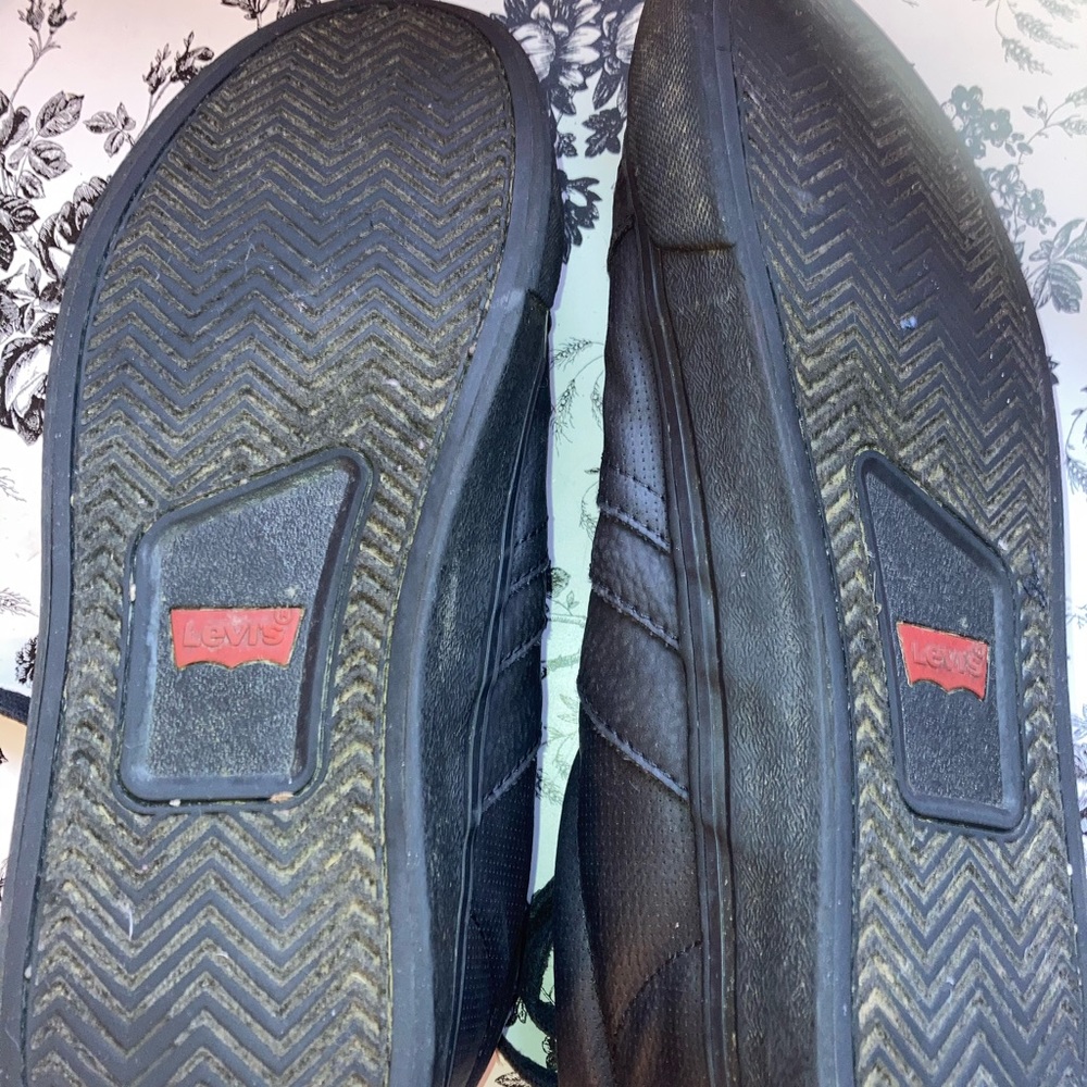 Shoes - Picture 2 of 4